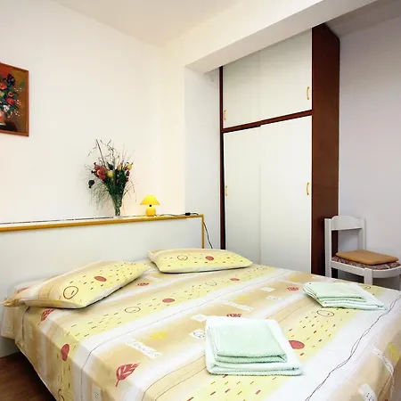 Puntinak 718a Apartamento *